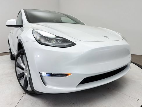 Used 2024 Tesla Model Y Long Range AWD/4WD image 2