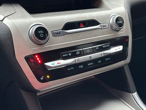 Used 2020 Ford Explorer XLT w/ Equipment Group 202A image 17