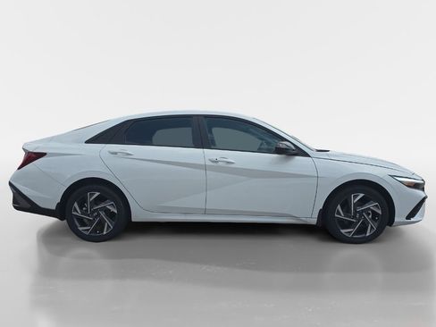 New 2025 Hyundai Elantra SEL image 2