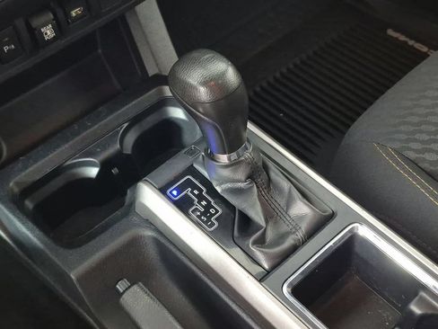 Used 2020 Toyota Tacoma SR5 AWD/4WD image 28