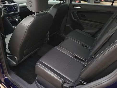 Used 2021 Volkswagen Tiguan SE image 23
