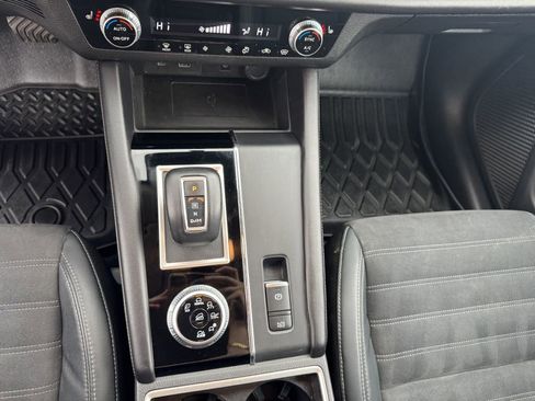 Used 2022 Mitsubishi Outlander SE image 29