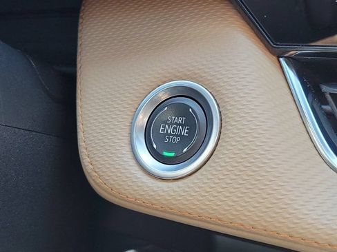 Used 2025 Chevrolet Equinox ACTIV w/ Safety and Technology Package FWD image 33