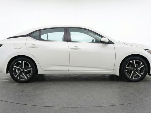 Used 2025 Nissan Sentra SV image 9