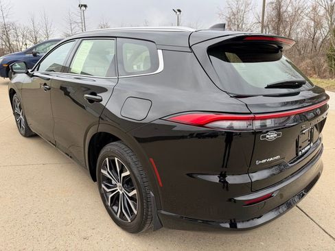 Certified 2025 Toyota Crown Signia image 3