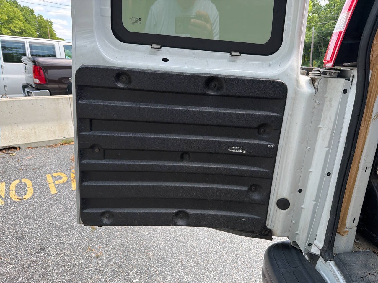 Used 2017 GMC Savana 2500 RWD image 30