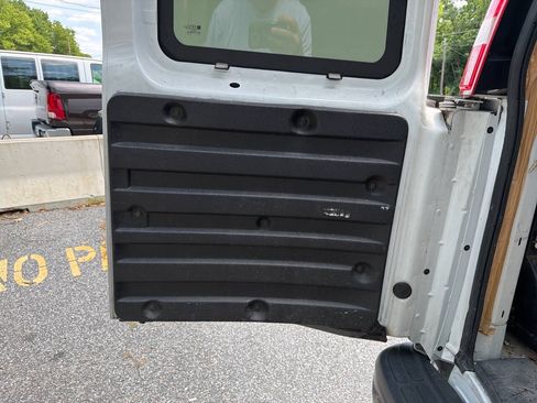 Used 2017 GMC Savana 2500 RWD image 30