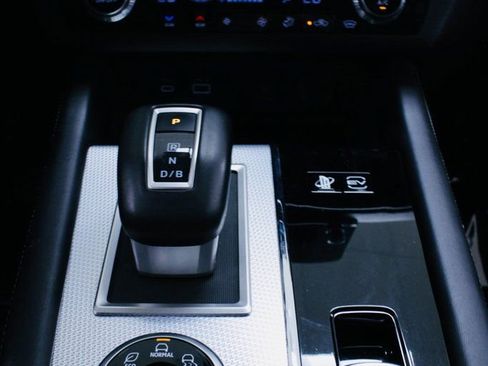 Used 2024 Mitsubishi Outlander SEL image 17