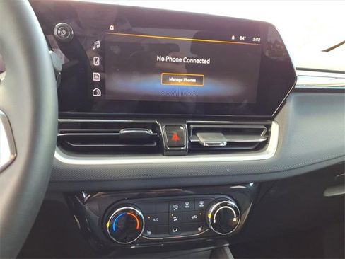 Used 2025 Chevrolet TrailBlazer LT w/ LT Cold Weather Package image 11