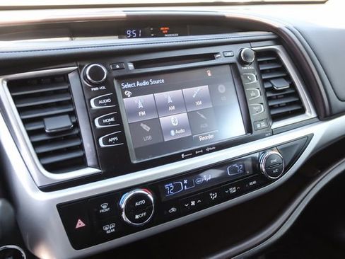 Used 2017 Toyota Highlander XLE image 15