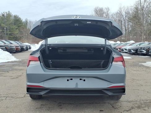 Used 2021 Hyundai Elantra SE image 10