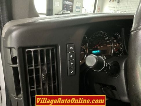 Used 2018 Chevrolet Express 2500 w/ Driver Convenience Package RWD image 11