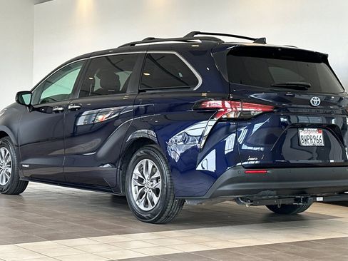 Certified 2021 Toyota Sienna XLE w/ XLE Plus Package image 6