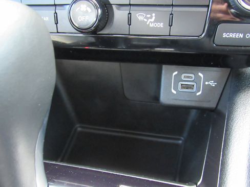 Used 2023 Jeep Compass Latitude image 27