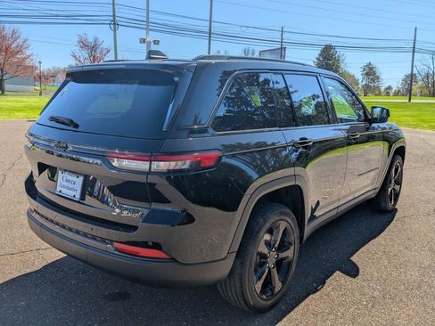 Used 2023 Jeep Grand Cherokee Altitude image 5