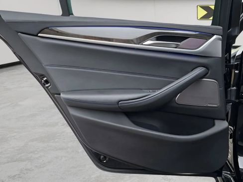 Used 2018 BMW 530e xDrive image 50