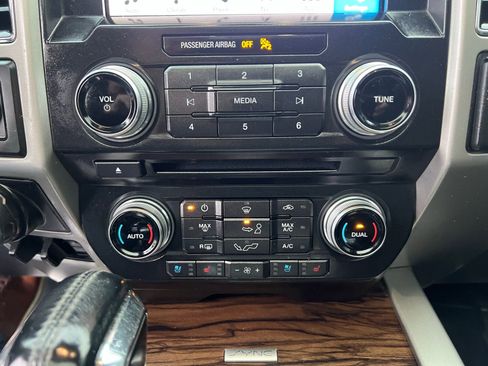 Used 2018 Ford F150 Lariat w/ Equipment Group 502A Luxury image 34