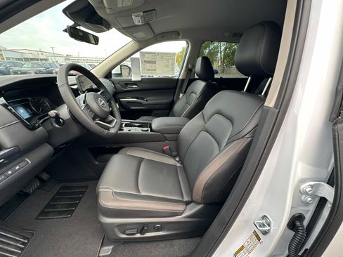 New 2025 Nissan Pathfinder SL image 24