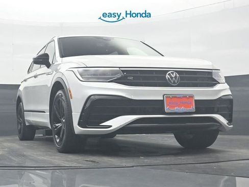 Used 2023 Volkswagen Tiguan SE R-Line image 26