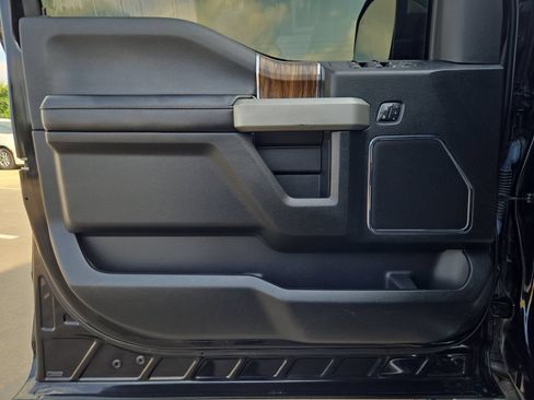 Used 2018 Ford F150 Lariat w/ Equipment Group 502A Luxury AWD/4WD image 19