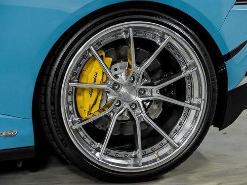Used 2021 Lamborghini Huracan EVO RWD image 9