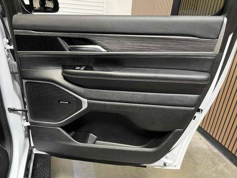 Used 2024 Jeep Wagoneer L Series II RWD image 75