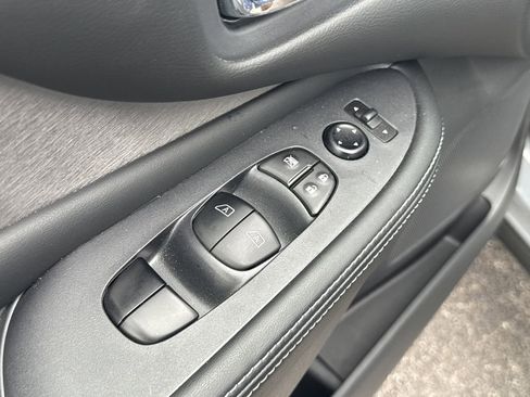 Used 2024 Nissan Murano SV w/ SV Midnight Edition Package FWD image 11