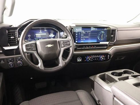 Used 2022 Chevrolet Silverado 1500 LT image 2