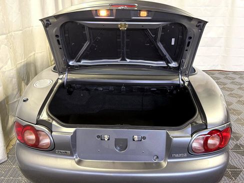 Used 2003 MAZDA MX-5 Miata image 8
