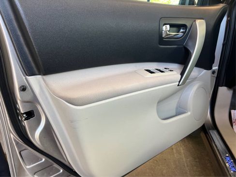 Used 2013 Nissan Rogue SV AWD/4WD image 18