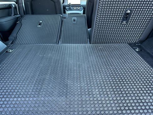 Used 2025 Land Rover Defender 110 S image 14