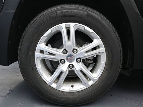 Used 2022 GMC Terrain SLE w/ Driver Convenience Package image 9