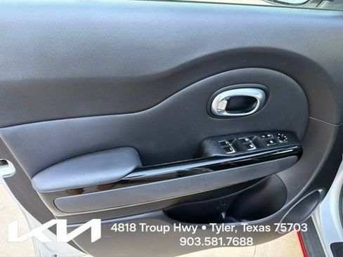 Used 2018 Kia Soul ! FWD image 15