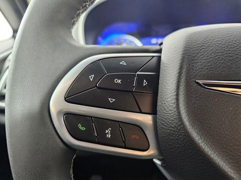 Used 2025 Chrysler Pacifica Select image 22