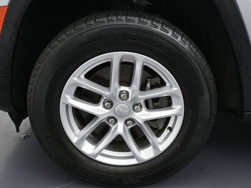 Used 2023 Jeep Grand Cherokee L Laredo w/ Luxury Tech Group I AWD/4WD image 9