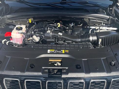 Used 2023 Jeep Grand Cherokee L Limited image 10