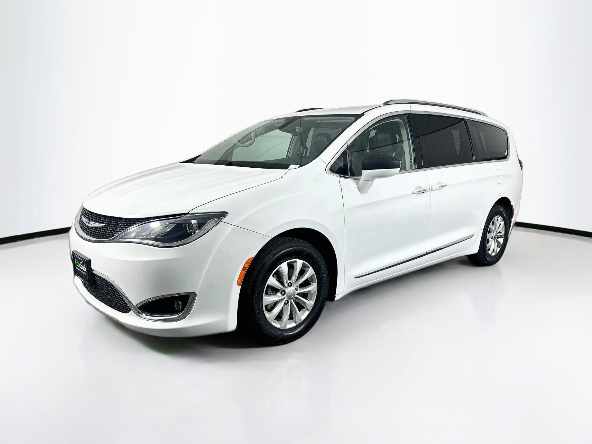 Used 2019 Chrysler Pacifica Touring-L FWD image 3