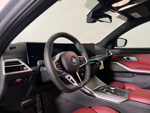Used 2025 BMW 330i xDrive Sedan w/ M Sport Package AWD/4WD image 4