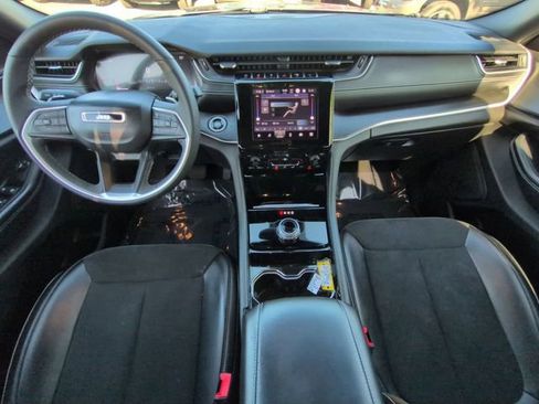 Certified 2023 Jeep Grand Cherokee L Laredo AWD/4WD image 18