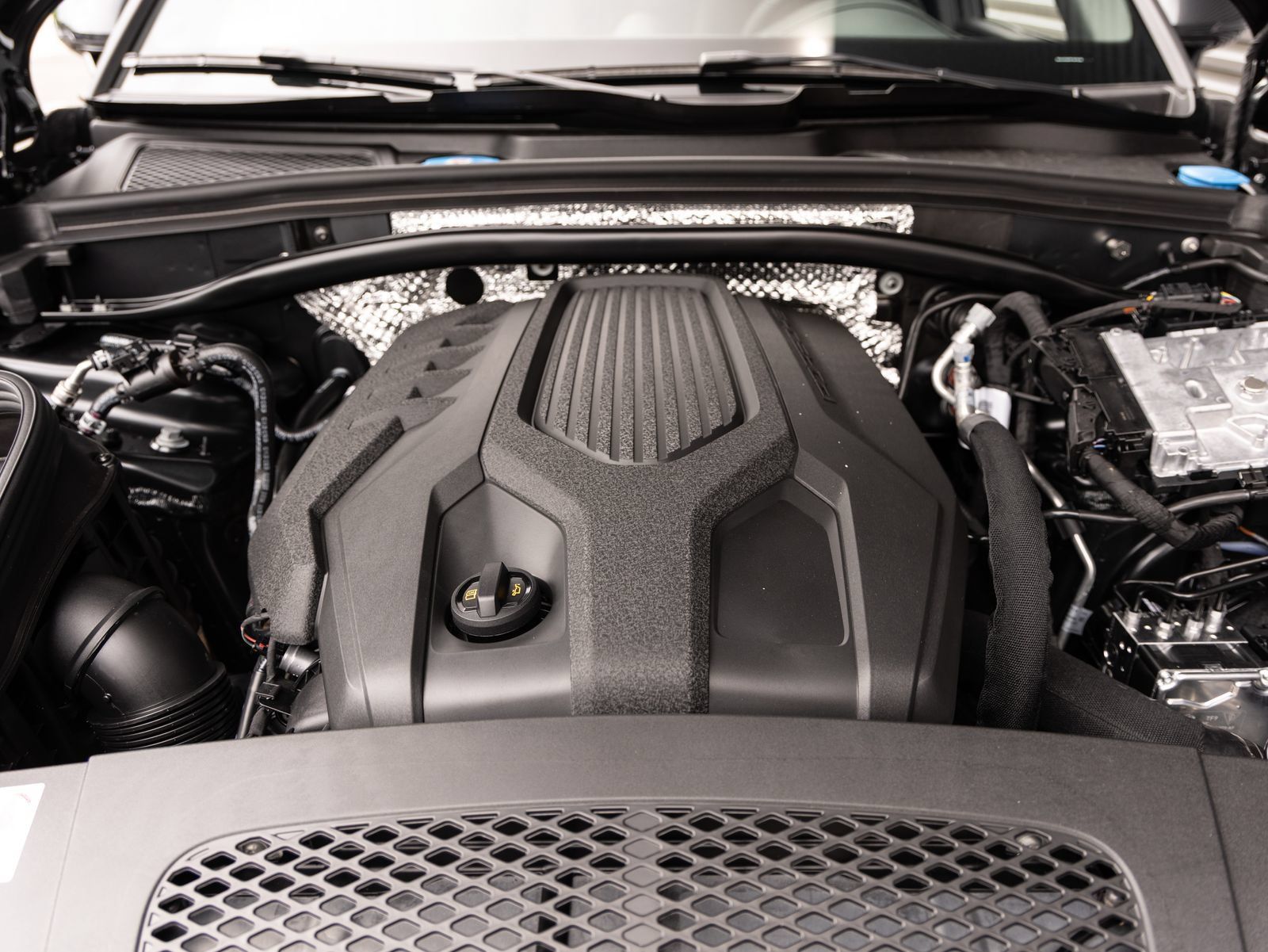 Certified 2026 Porsche Macan AWD/4WD image 36