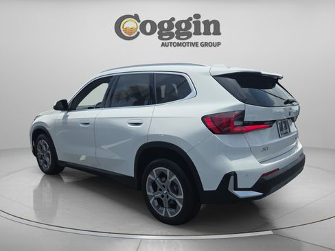 Used 2023 BMW X1 xDrive28i AWD/4WD image 3