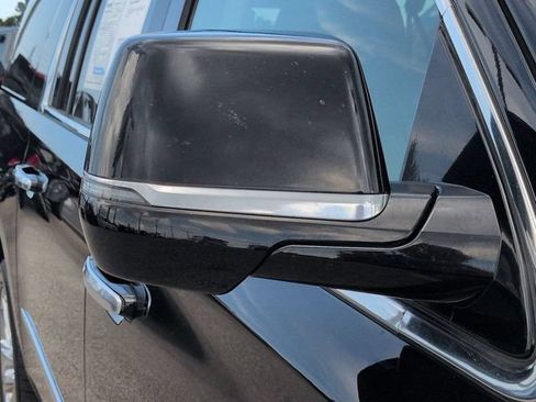 Used 2019 Cadillac Escalade ESV Luxury RWD image 12