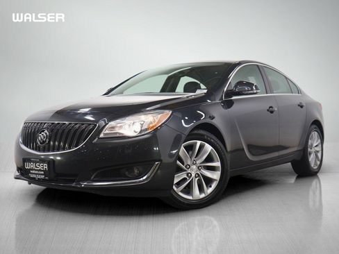 Used 2016 Buick Regal image 1
