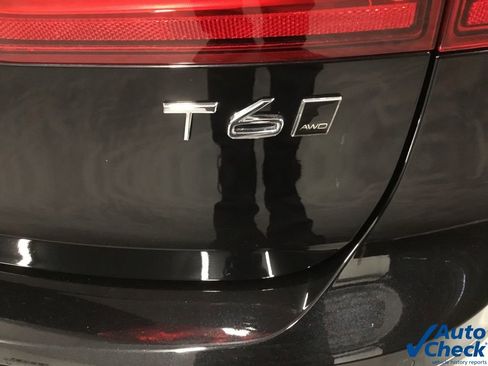 Used 2020 Volvo V90 T6 Cross Country image 16