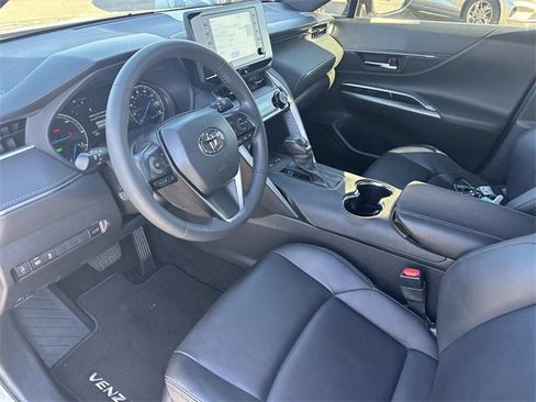 Used 2022 Toyota Venza XLE image 30