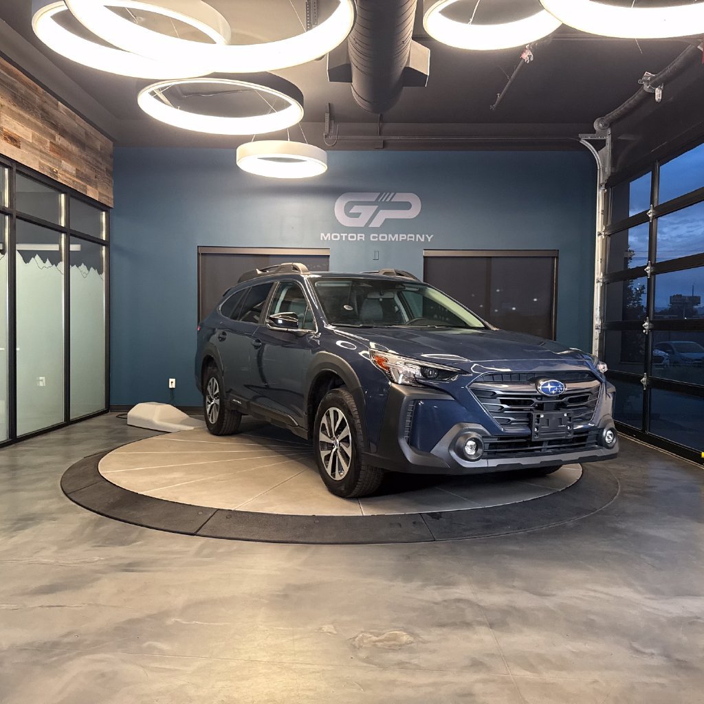 Used 2025 Subaru Outback Premium AWD/4WD image 1