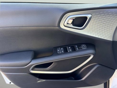 New 2025 Kia Soul LX image 19