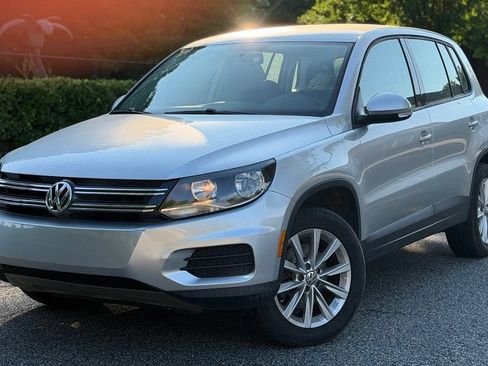 Used 2018 Volkswagen Tiguan Limited w/ Alloy Wheels Package FWD image 1