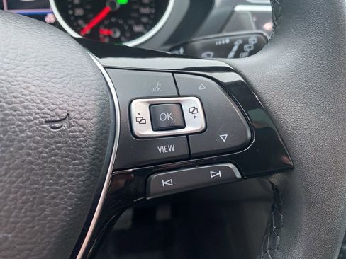 Used 2020 Volkswagen Tiguan SE w/ Panoramic Sunroof Package image 24