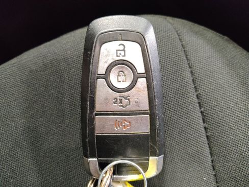 Used 2019 Ford Fusion SE image 32